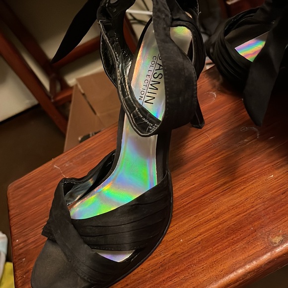 Heels - Picture 3 of 3